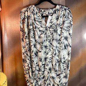 Vintage 90’s dress drop‎ waist. Black and cream floral size 9. 50” chest. 410